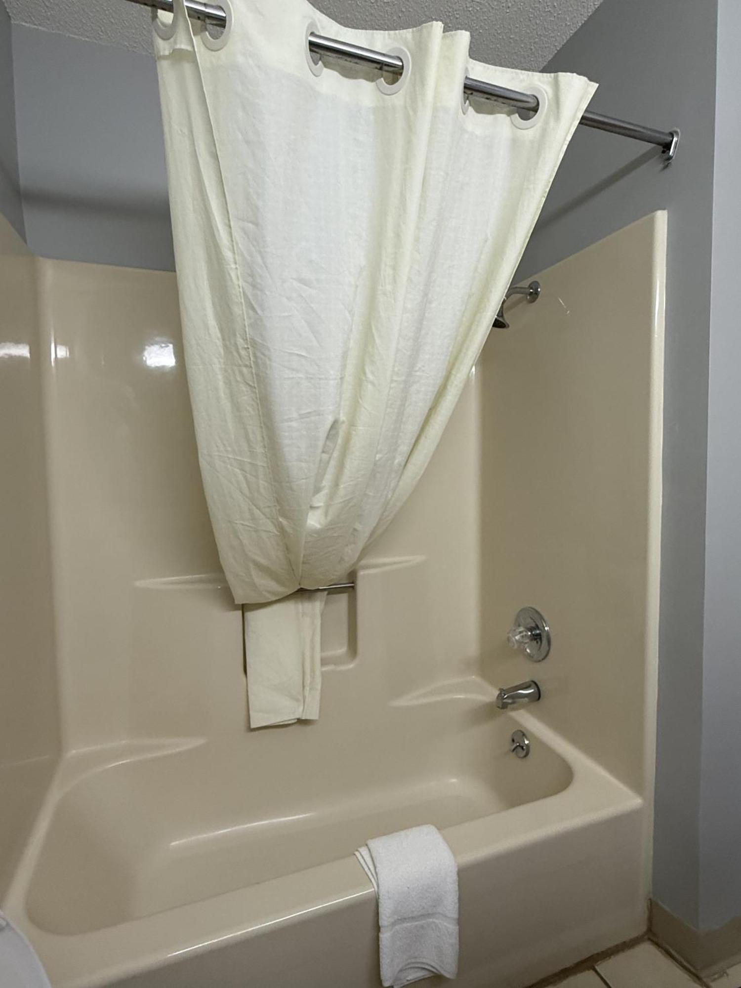 Lake Tree Inn & Suites Marion Zewnętrze zdjęcie