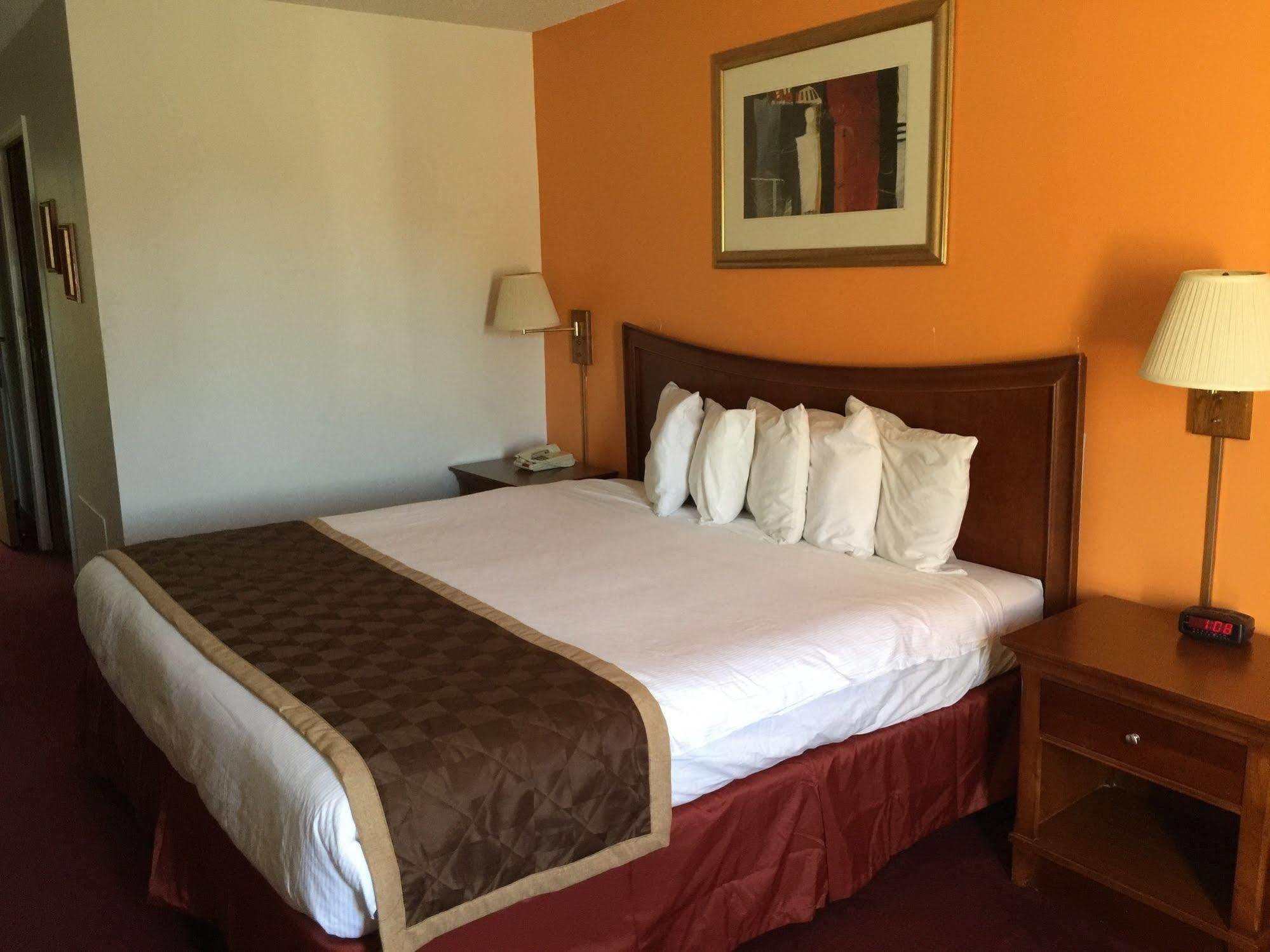 Lake Tree Inn & Suites Marion Zewnętrze zdjęcie